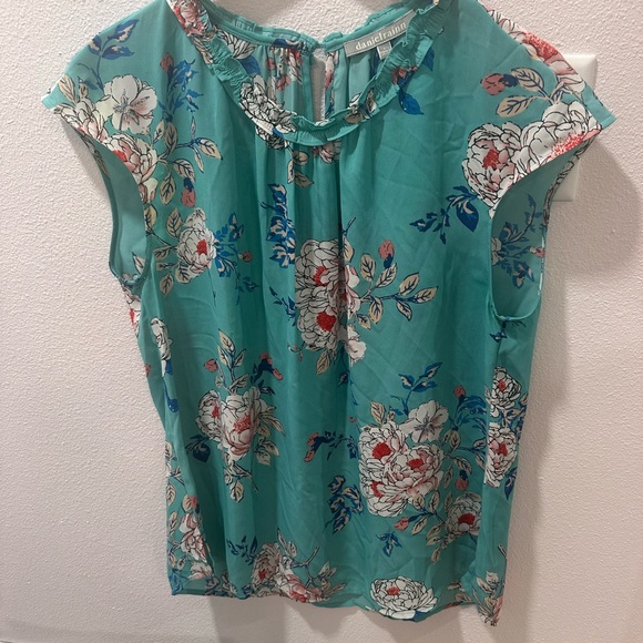Daniel Rainn Tops - Daniel Rainn Teal Floral Blouse